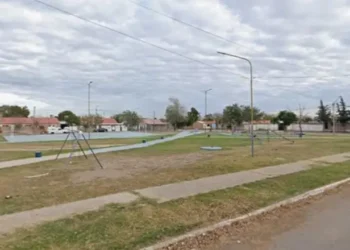 Se bajó de un auto, apuntó y les dio por lo menos tres tiros a dos hermanos