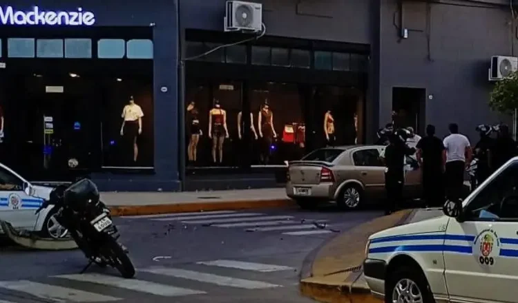 Choque y gresca en pleno centro de San Luis