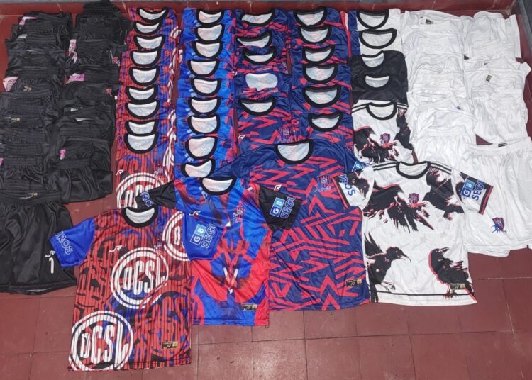 La Policía recuperó más de 70 prendas deportivas que habían sido sustraídas de un club