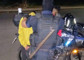 Quisieron robarle a un delivery . Fueron demorados