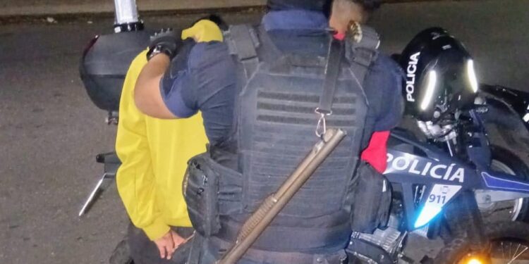 Quisieron robarle a un delivery . Fueron demorados