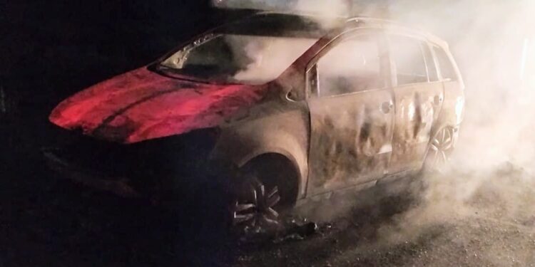 Un automóvil se incendió en la ruta Pescadores; no hubo personas heridas