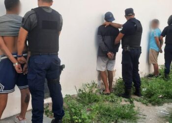 Demoraron a tres hombres por la sustracción de productos de un supermercado