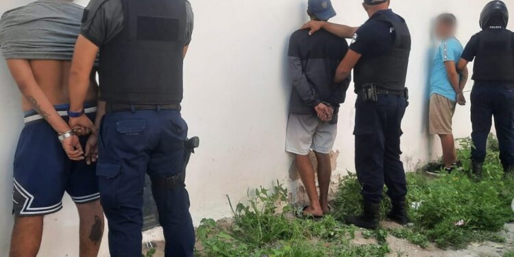 Demoraron a tres hombres por la sustracción de productos de un supermercado
