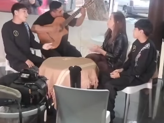 La Sole estuvo por San Luis y cantó en pleno centro puntano