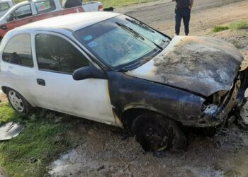 Sofocaron un incendio vehicular en el barrio El Faro 3