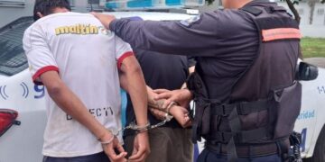 Dos sujetos ocasionaron disturbios en la vía pública. Fueron detenidos