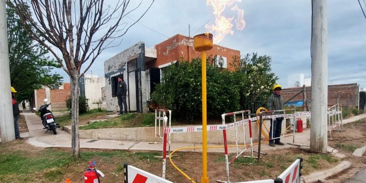 Convocan a vecinos de las calles 17, 41 y Juanón Lucero a tramitar el servicio de gas natural