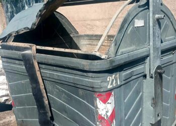 Demoraron a un hombre por dañar un contenedor municipal