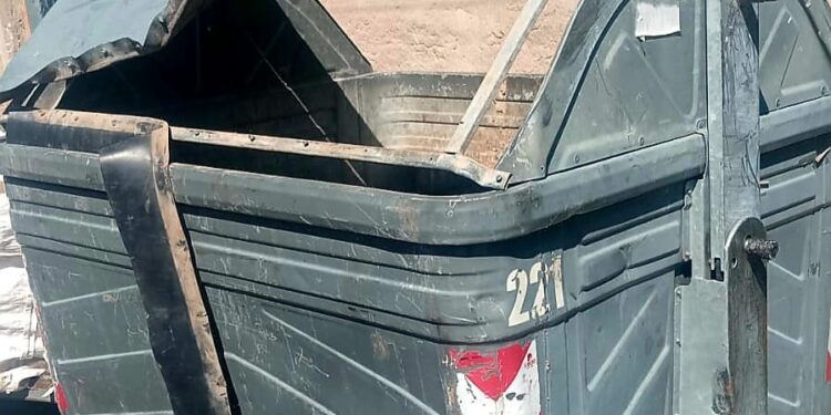 Demoraron a un hombre por dañar un contenedor municipal