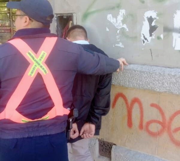 Demoran a un joven que realizaba tareas de “trapito” y exigía dinero a automovilistas