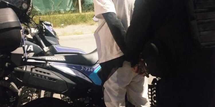 Demoraron a un hombre que exigía dinero a automovilistas en el Parque de las Naciones