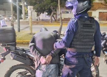 Robó en un lubricentro ingresando por el techo de noche. Fue detenido minutos despues