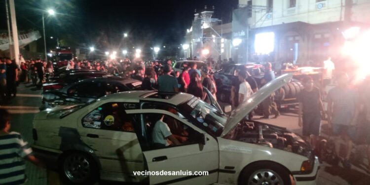 Presentación del Drift Race de Potrero de los Funes en la explanada del Centro Cultural La Vía