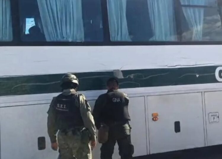 Fuerte operativo de Gendarmería en la cárcel de San Luis y total hermetismo oficial