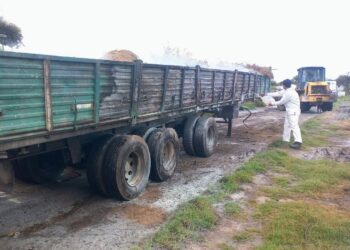 Se incendió un semirremolque en una planta recicladora