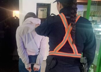 Demoraron a una joven que intentó sustraer prendas de vestir de un local comercial