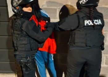 Distrubio, detenidos y un menor puesto en resguardo