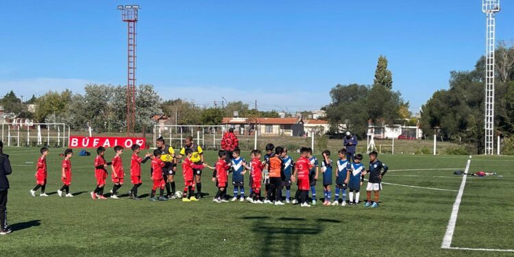 Corazón de Búfalo hizo hazaña en torneo infantil ante Vélez Sarsfield