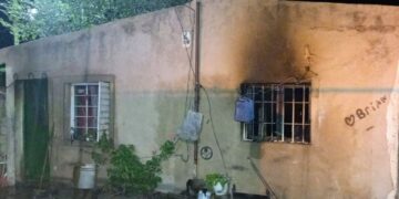 Sofocaron un incendio en una vivienda del barrio Kennedy