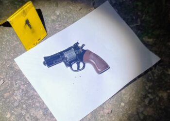 La Policía demoró a un joven y secuestró una réplica de arma de fuego