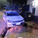 Un conductor perdió el control de su automóvil e impactó contra otro vehículo estacionado; no hubo personas heridas