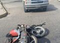 Un hombre resultó lesionado tras el choque entre una motocicleta y una camioneta
