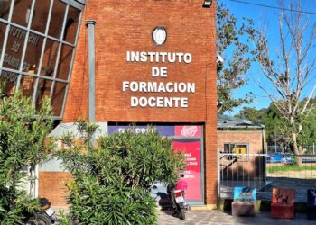 onvocan a cubrir cargos docentes en el IFDC San Luis