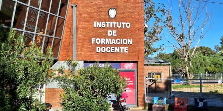 onvocan a cubrir cargos docentes en el IFDC San Luis