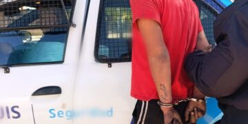 Demoraron a una joven por resistencia a la autoridad tras disturbios en la vía pública