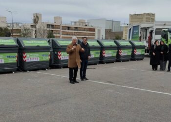 La Municipalidad de la ciudad de San Luis junto al gobernador presentaron 110 nuevos contenedores de residuos.