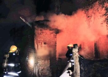 Demoraron a dos sujetos tras un disturbio en la vía pública y un incendio de una vivienda