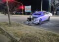 Dos heridos en un choque contra una luminaria en el Corredor Vial