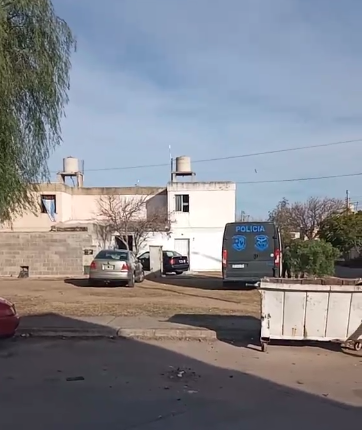 Esperan el resultado de la autopsia para determinar cómo murió un hombre en el barrio 131 Viviendas