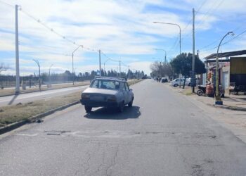 Un adolescente resultó herido tras ser atropellado por un automóvil