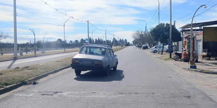 Un adolescente resultó herido tras ser atropellado por un automóvil