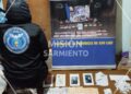 La Policía anuló un centro de venta y distribución de drogas, incautó sustancia valuada en 2 millones de pesos y detuvo a una joven