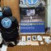 La Policía anuló un centro de venta y distribución de drogas, incautó sustancia valuada en 2 millones de pesos y detuvo a una joven