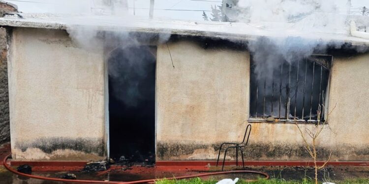 Se produjo un incendio en una vivienda; no hubo personas heridas