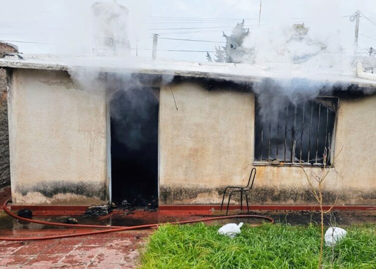 Se produjo un incendio en una vivienda; no hubo personas heridas