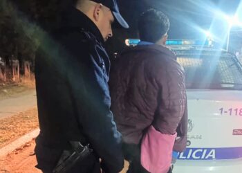 Demoraron a un hombre que robó pertenencias del interior de un vehículo estacionado en un salón de eventos