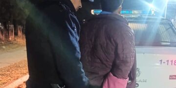 Demoraron a un hombre que robó pertenencias del interior de un vehículo estacionado en un salón de eventos