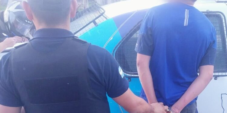 Dos demorados tras un operativo policial por un disturbio con disparos de arma de fuego en el barrio La República