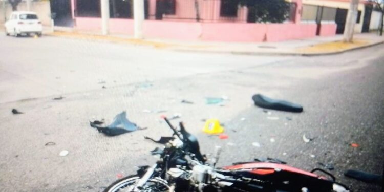 una motociclista resultó herida y dio positivo en el alcotest tras impactar contra un automóvil