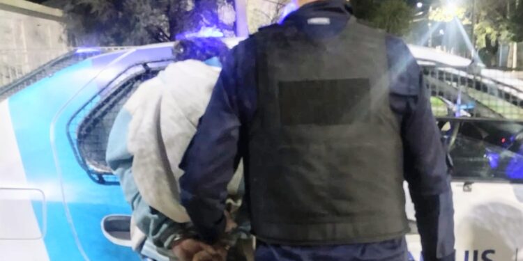 Demoraron a un individuo que quiso ingresar a una vivienda con intenciones de robo
