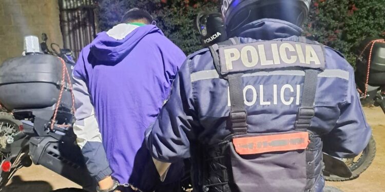 Demoraron a un sujeto que intentó disparar con un arma de fuego contra un policía