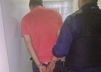 Demoraron a un joven que intentó robar en un domicilio y causó daños en un vehículo